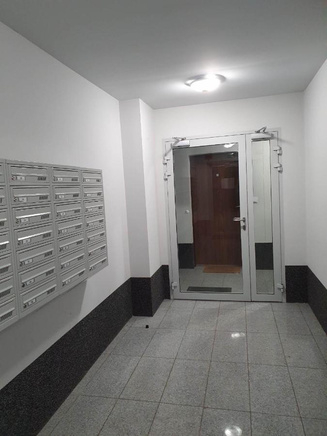 Apartament 3 Pokojowy Lub Pokoj W Mieszkaniu W Nowym Bloku Warsaw Exterior photo